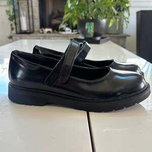 Thereabouts Girls Finley Mary Jane Hook and Loop Dress Shoes Black Size 4M